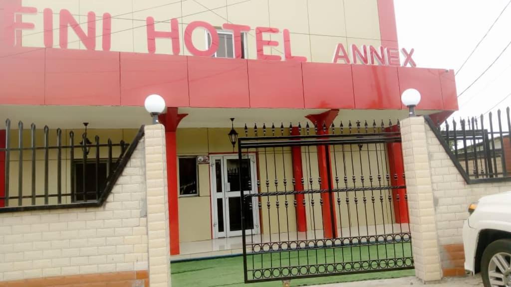 Fini Hotel Bobende Limbe Exteriör bild