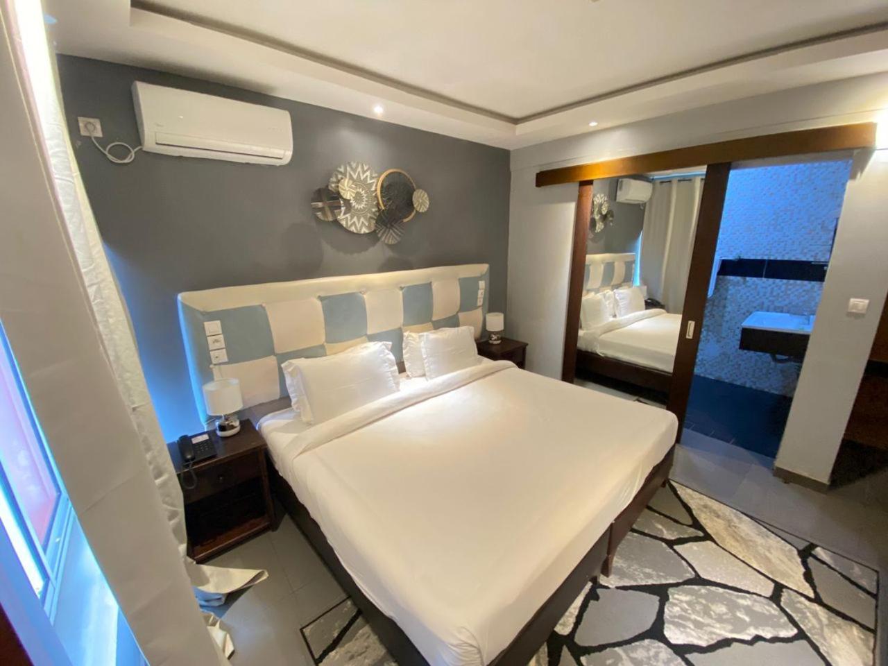 Fini Hotel Bobende Limbe Exteriör bild
