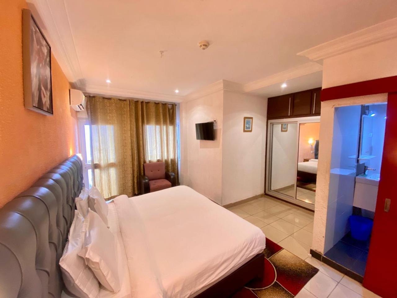 Fini Hotel Bobende Limbe Exteriör bild