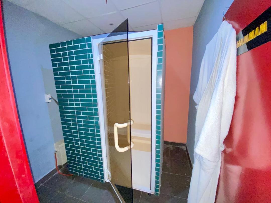 Fini Hotel Bobende Limbe Exteriör bild
