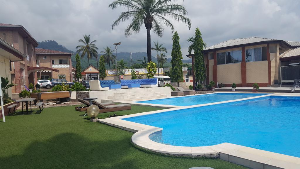 Fini Hotel Bobende Limbe Exteriör bild