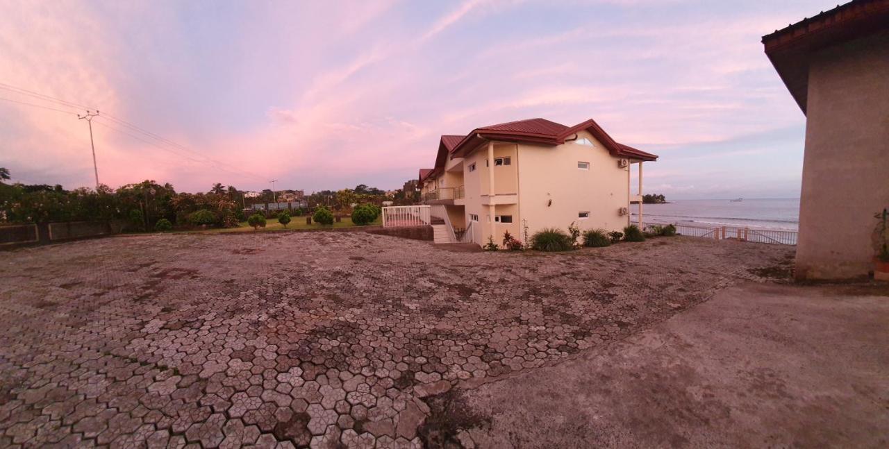 Fini Hotel Bobende Limbe Exteriör bild