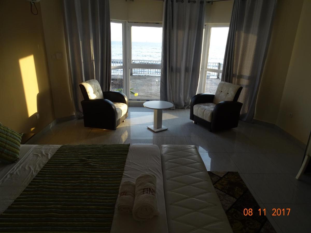 Fini Hotel Bobende Limbe Exteriör bild